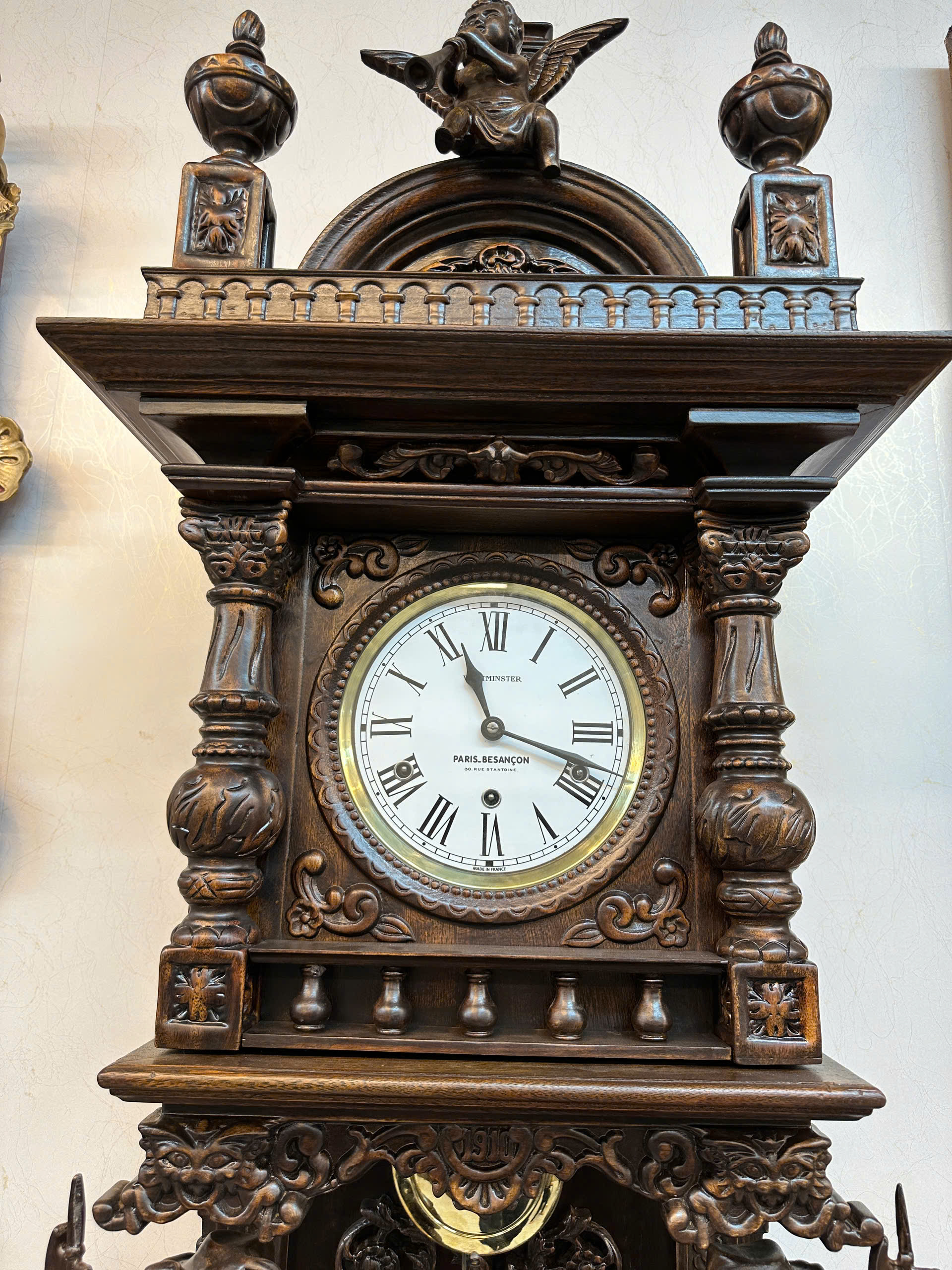 Đồng Hồ Cổ Treo Tường: Điểm Nhấn Hoài Cổ Cho Không Gian Sống