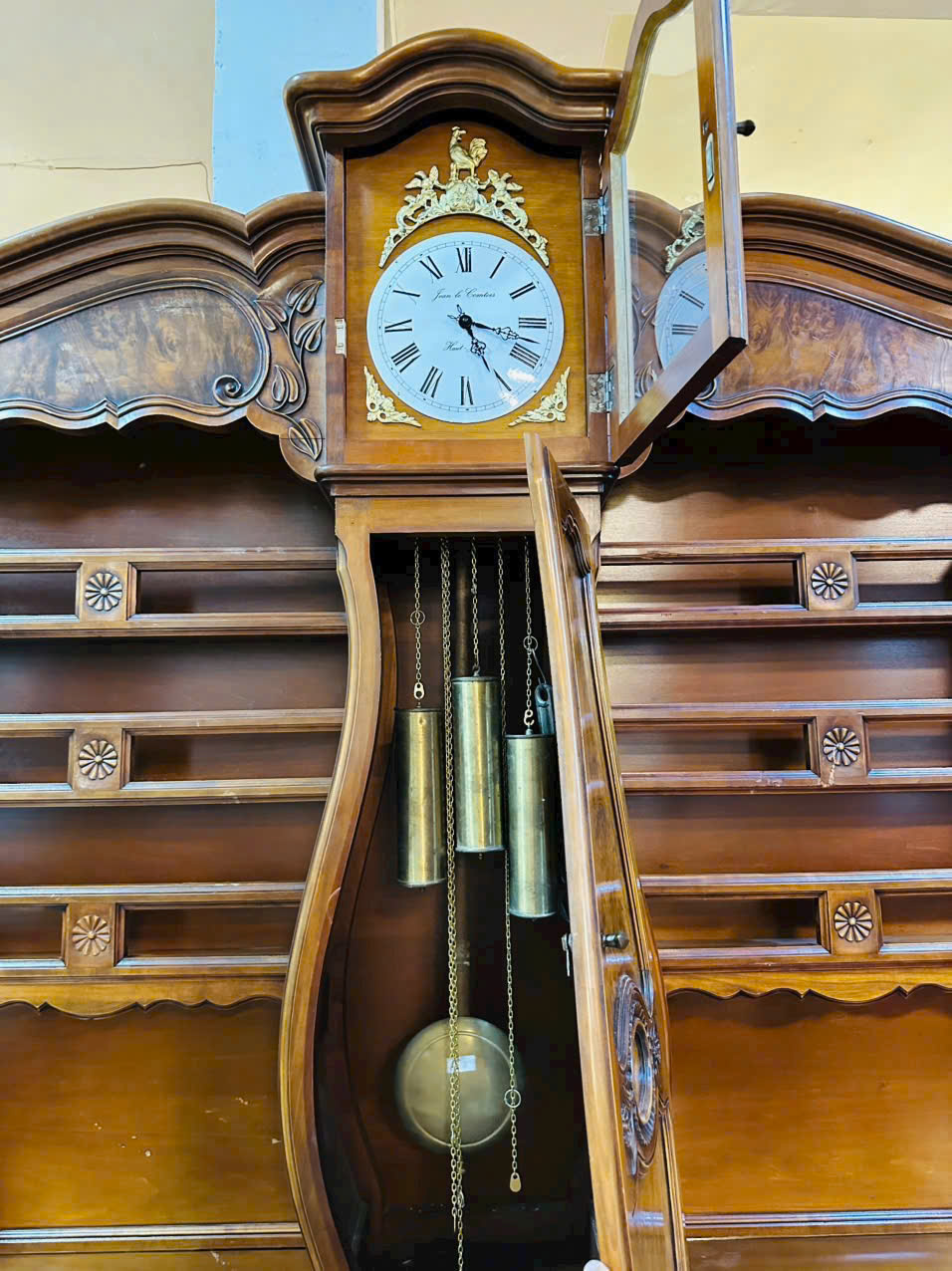 Tủ Đồng Hồ Huyền Thoại Châu Âu