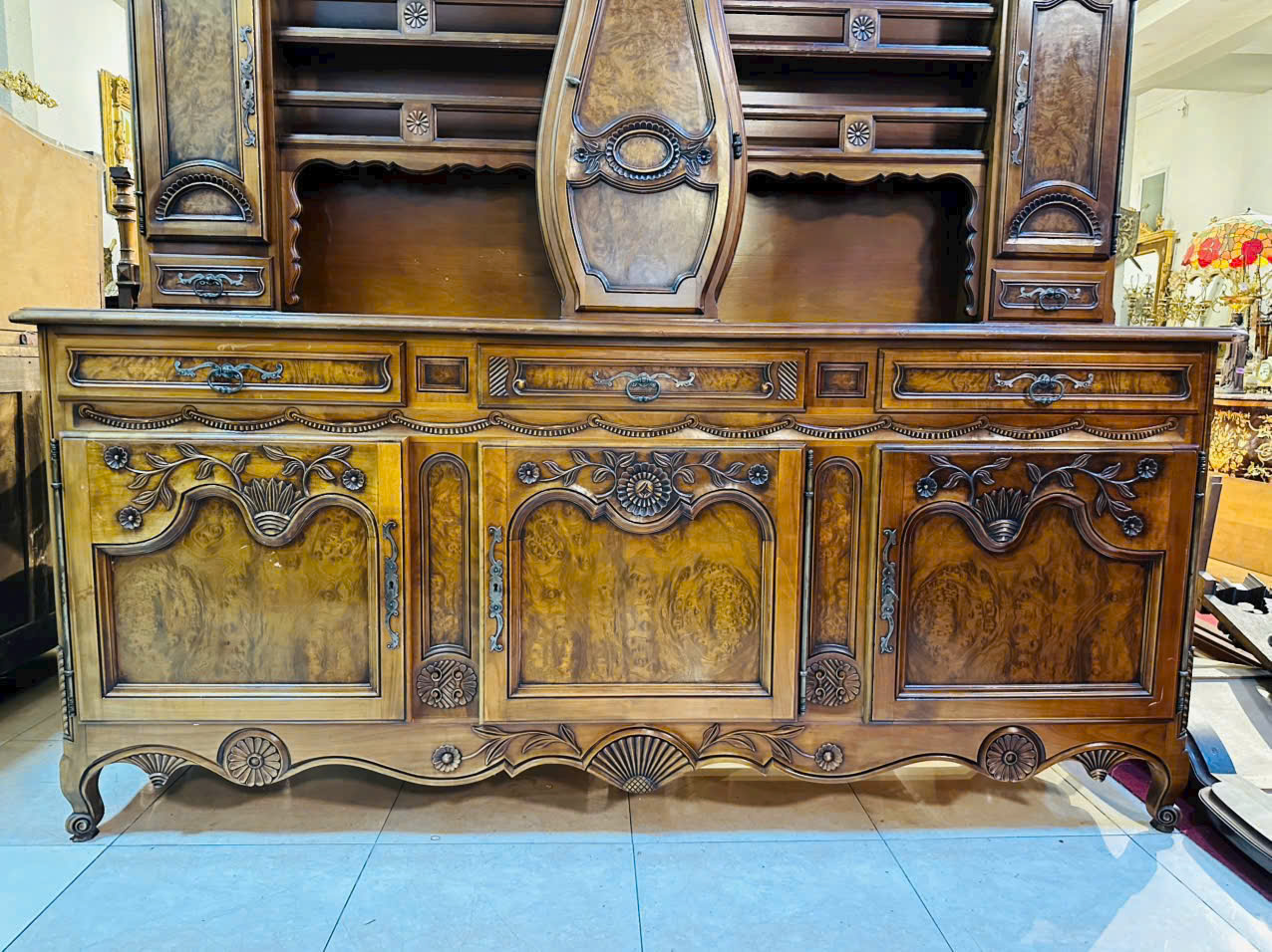 Tủ Đồng Hồ Huyền Thoại Châu Âu