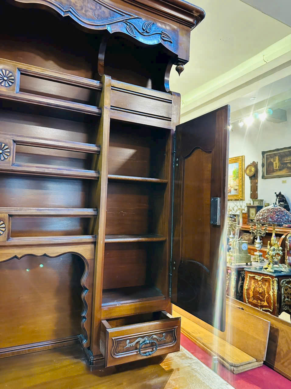 Tủ Đồng Hồ Huyền Thoại Châu Âu