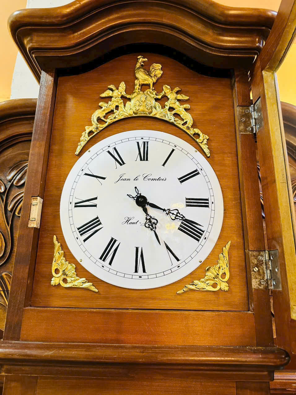 Tủ Đồng Hồ Huyền Thoại Châu Âu