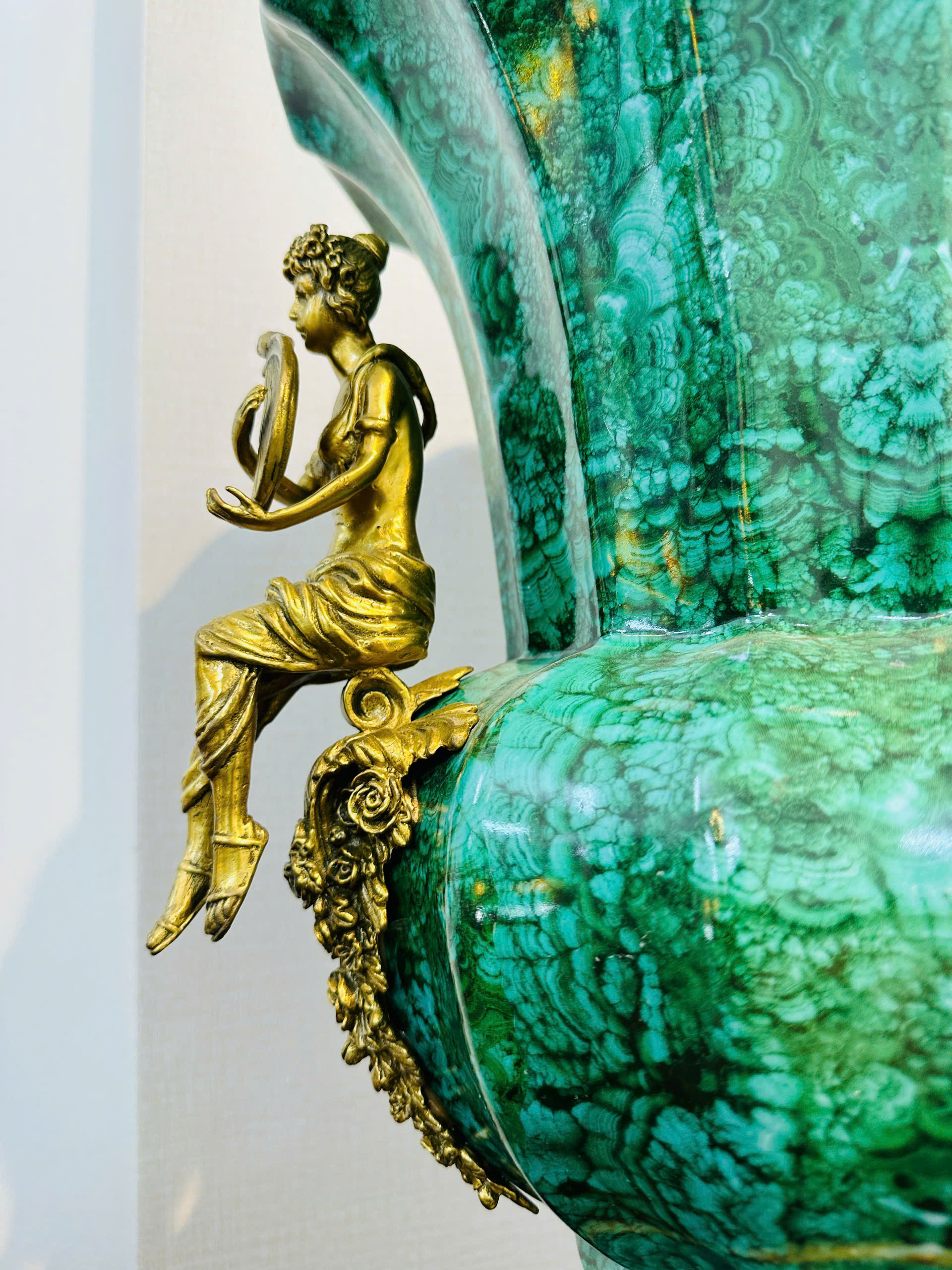 [PH0197] Bình Hoa Cổ Điển Chạm Khắc Đồng – Tác Phẩm Nghệ Thuật Đỉnh Cao