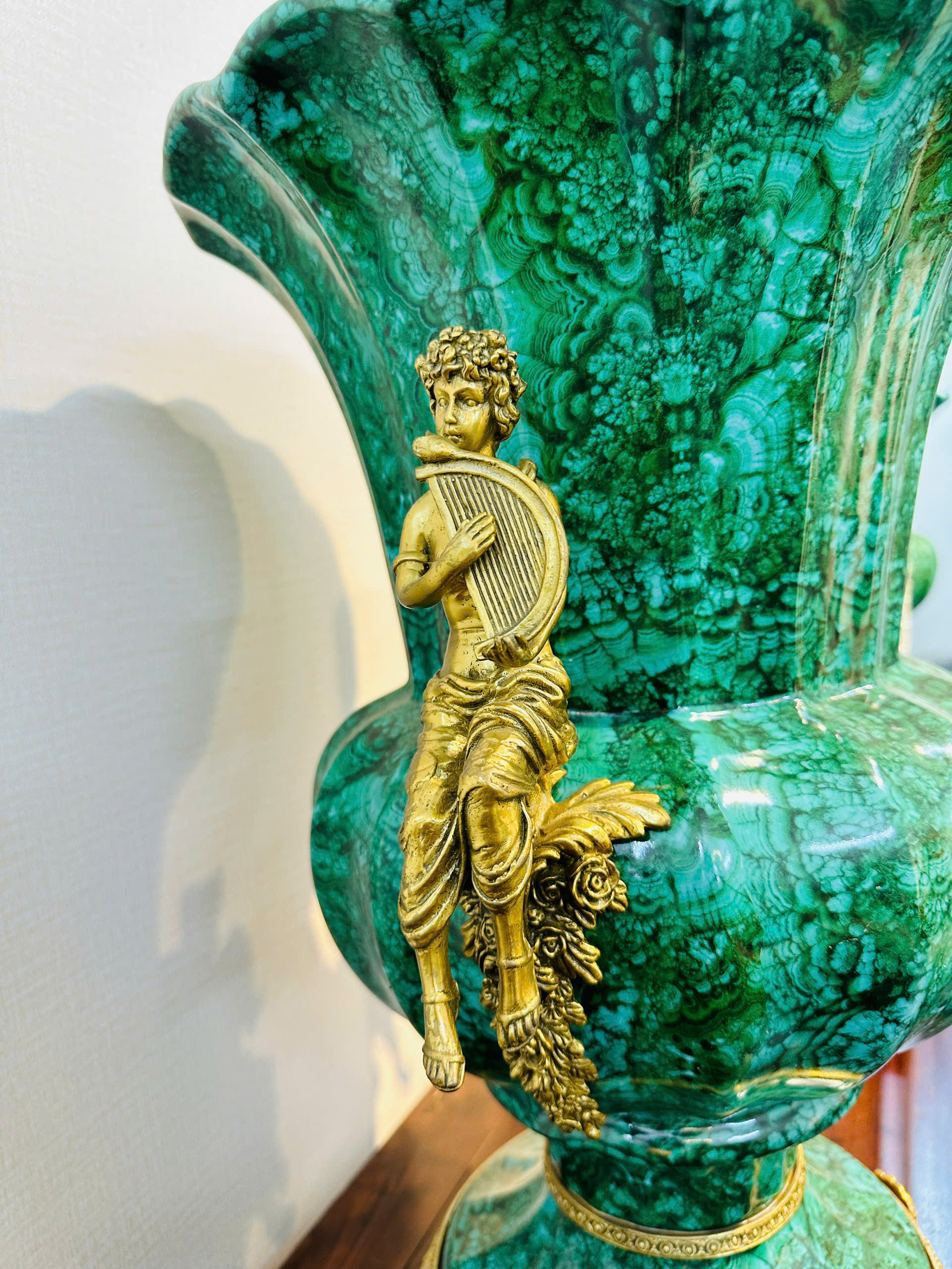 [PH0197] Bình Hoa Cổ Điển Chạm Khắc Đồng – Tác Phẩm Nghệ Thuật Đỉnh Cao