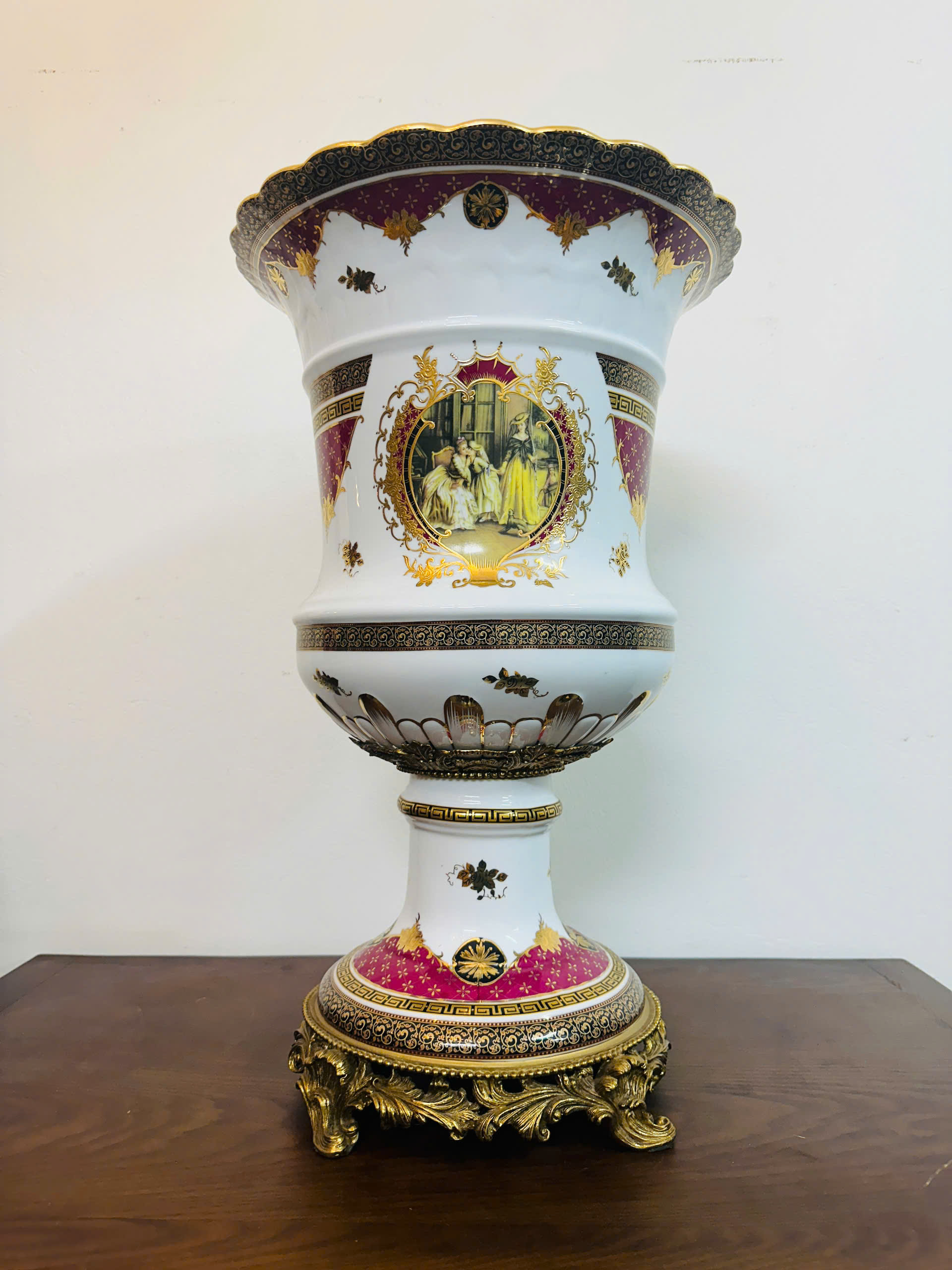 [PH0089] BÌNH SỨ CHÂU ÂU CỔ – VẺ ĐẸP HOÀNG GIA QUÝ TỘC