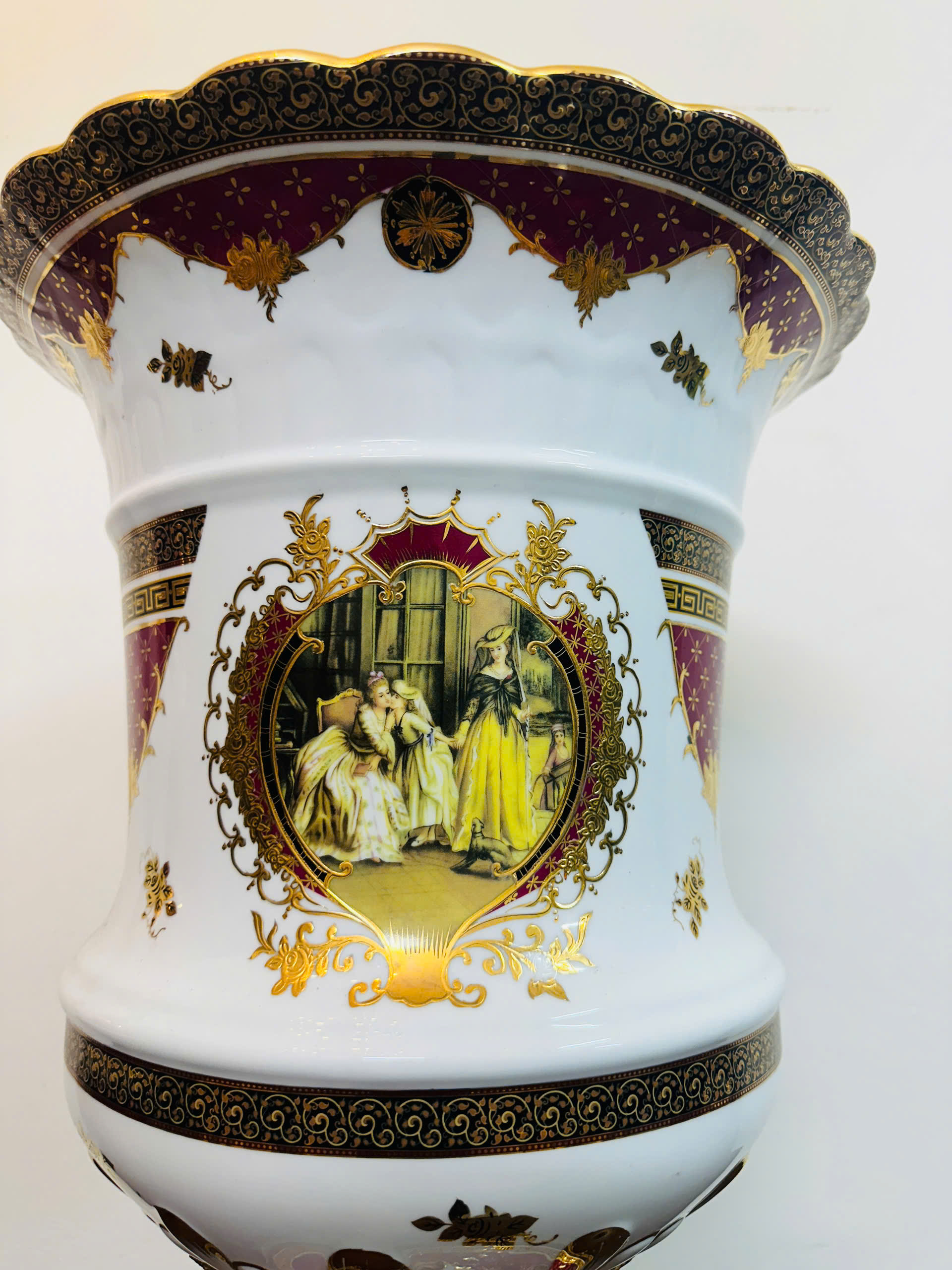 [PH0089] BÌNH SỨ CHÂU ÂU CỔ – VẺ ĐẸP HOÀNG GIA QUÝ TỘC