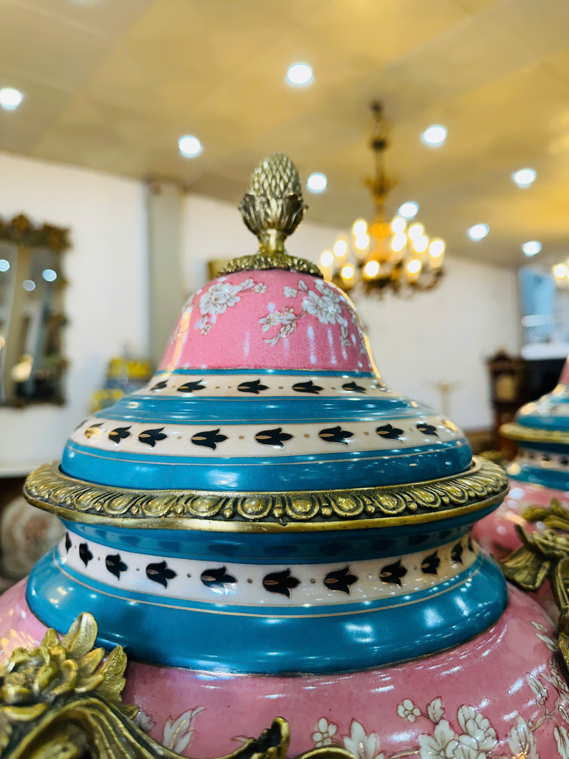 Đôi bình cúp Châu Âu