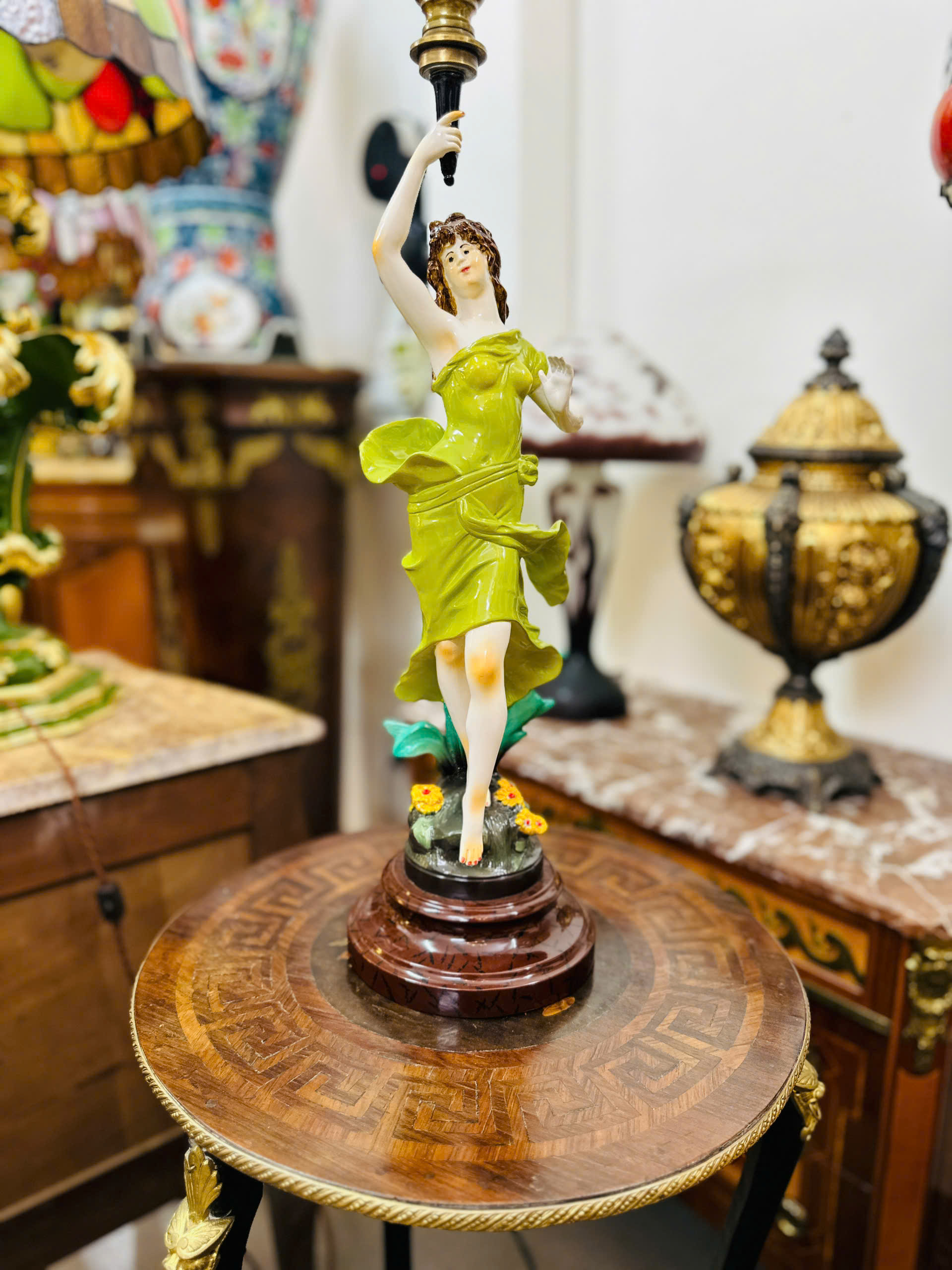 ĐÈN NGHỆ THUẬT THIẾU NỮ XANH – VẺ ĐẸP TINH KHÔI VÀ THANH LỊCH&nbsp;[PH0040]