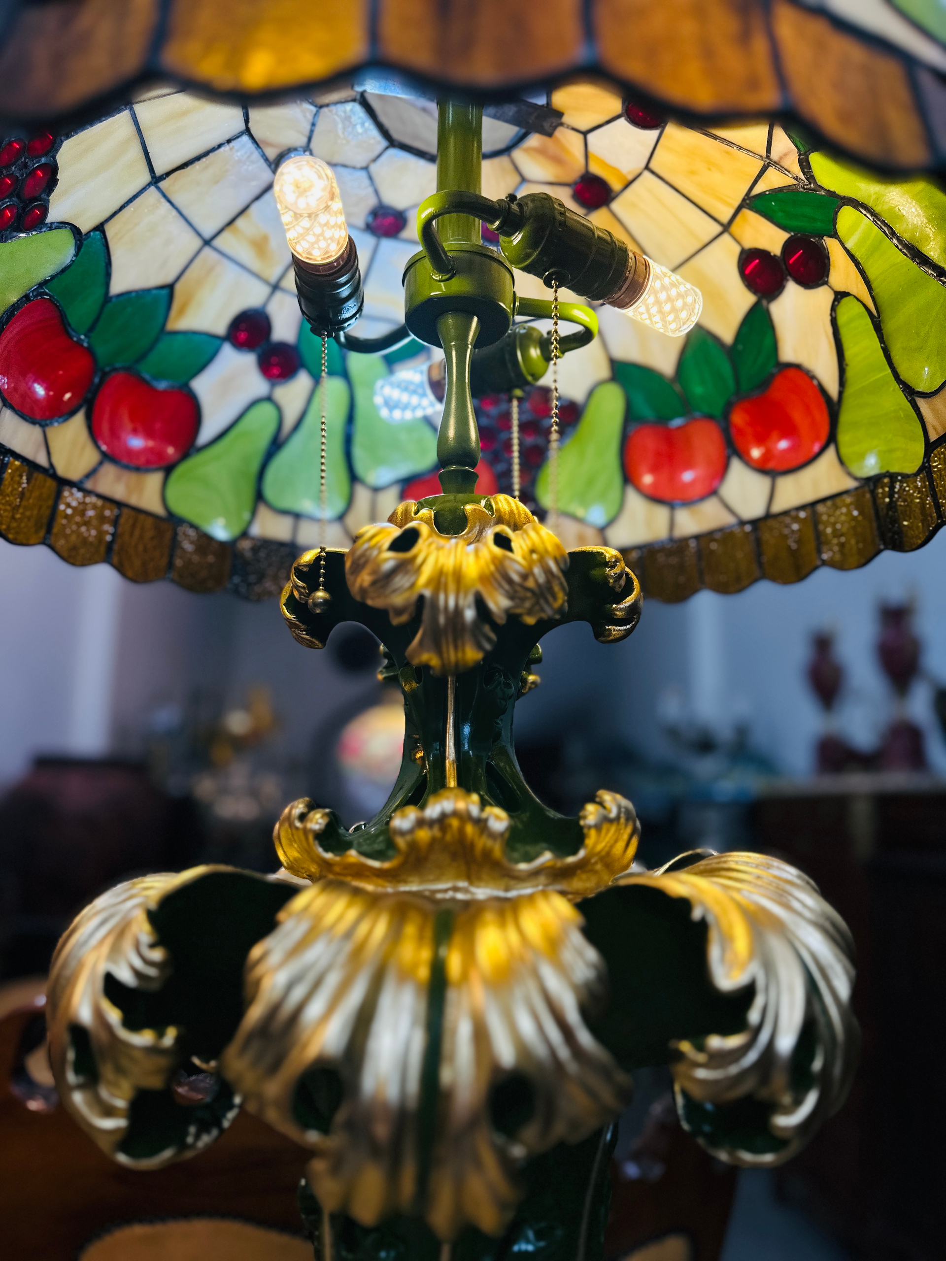 [B0006] Đèn Tiffany Bàn