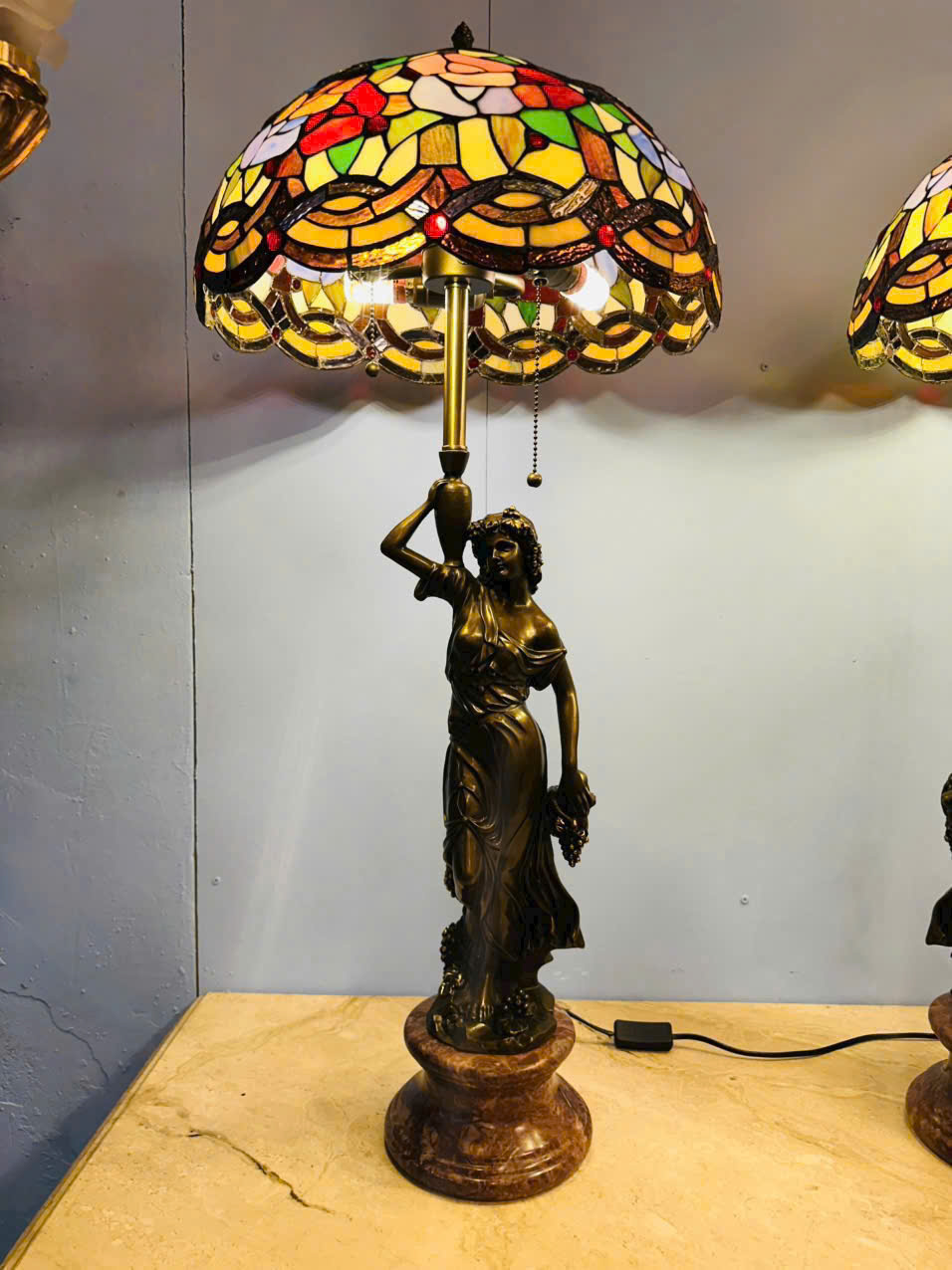 ĐÔI ĐÈN TIFFANY TƯỢNG ĐỒNG CÔ GÁI