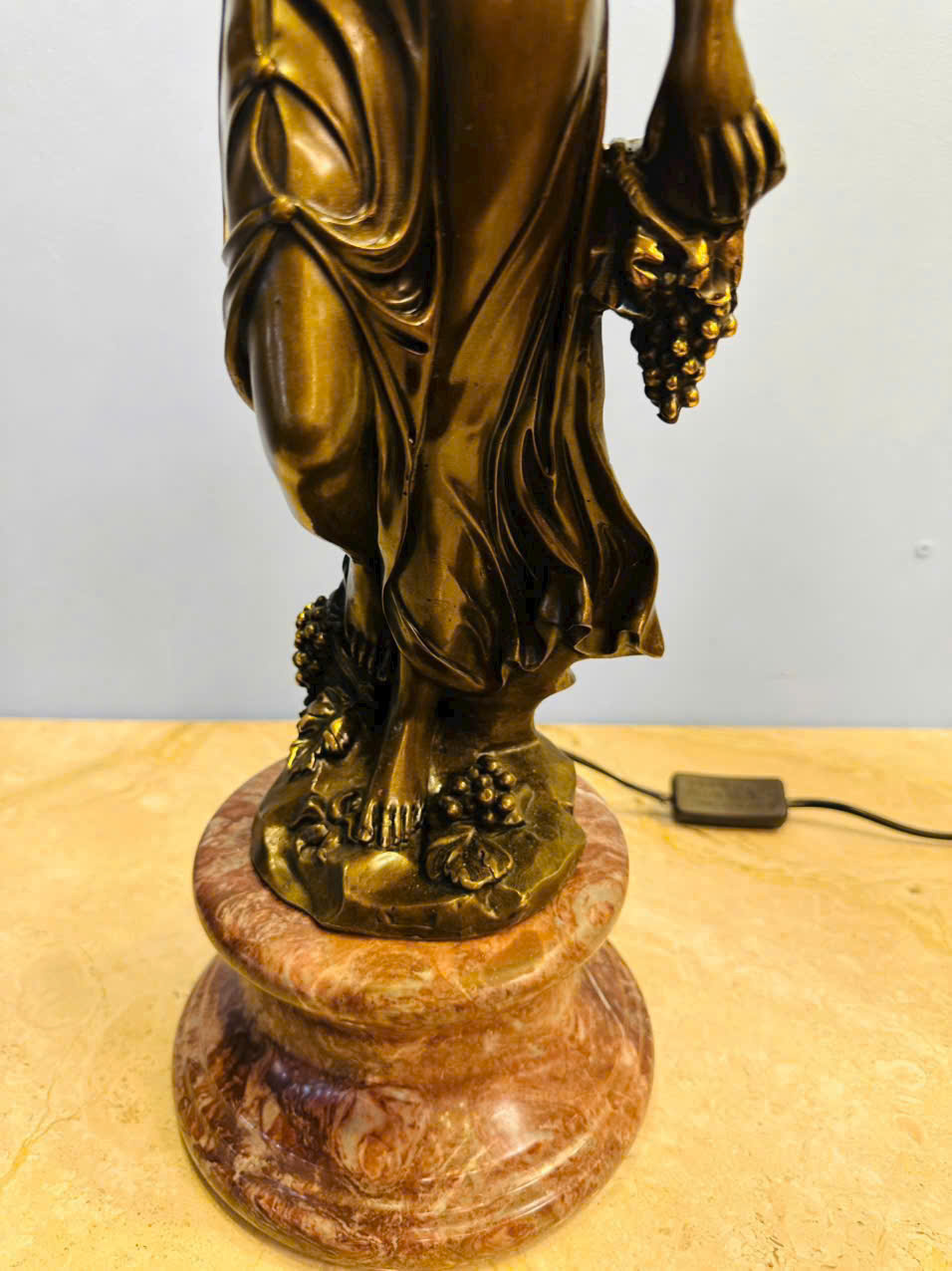 ĐÔI ĐÈN TIFFANY TƯỢNG ĐỒNG CÔ GÁI