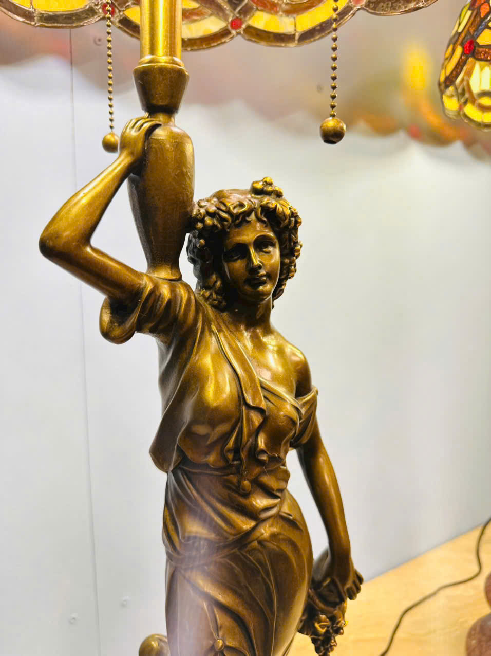 ĐÔI ĐÈN TIFFANY TƯỢNG ĐỒNG CÔ GÁI