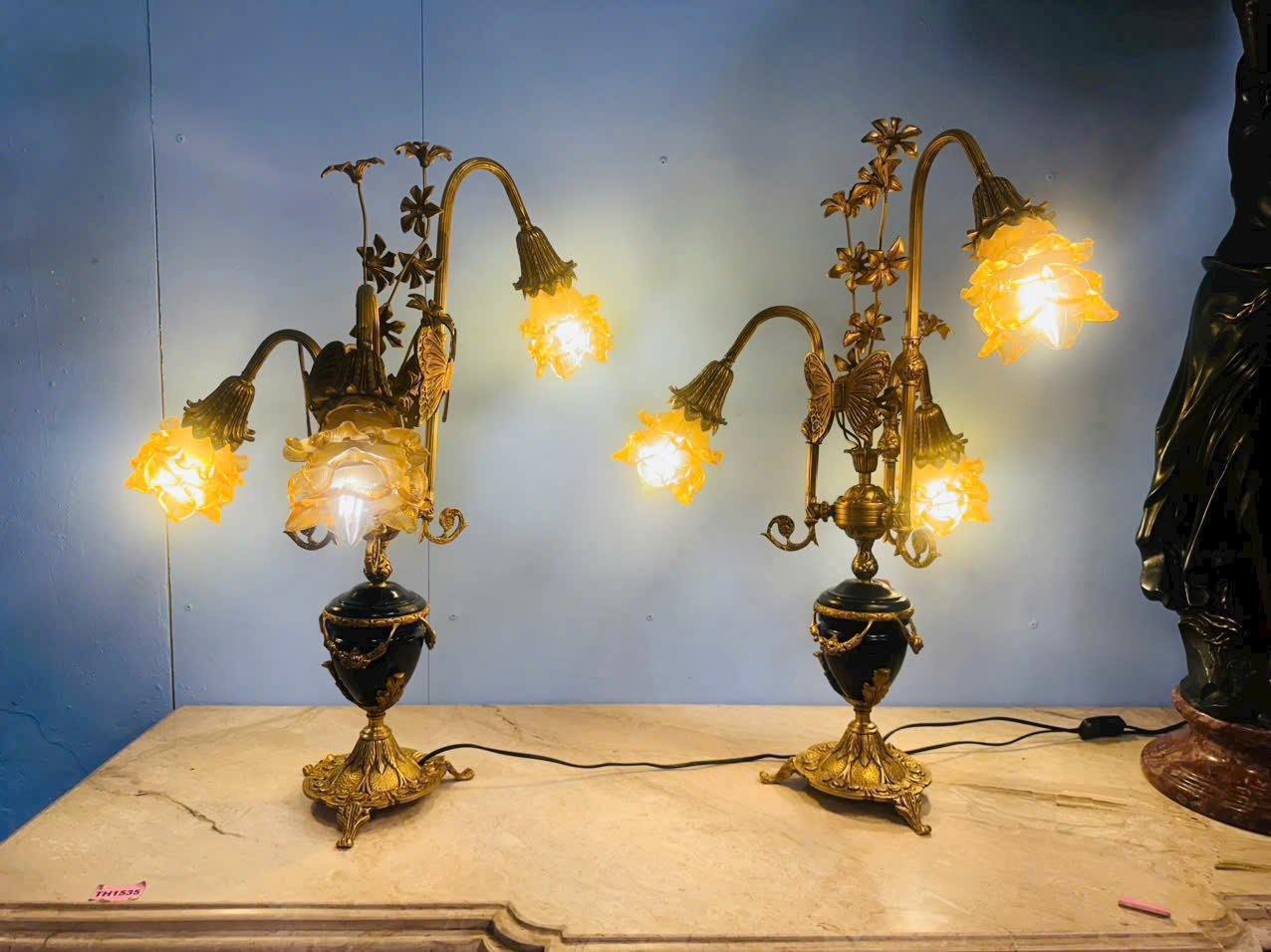 CẶP ĐÈN BÀN CHÂU ÂU XƯA