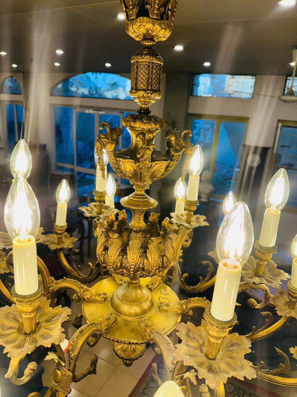 ĐÈN TRÙM ĐỒNG TÂY BAN NHA CỔ