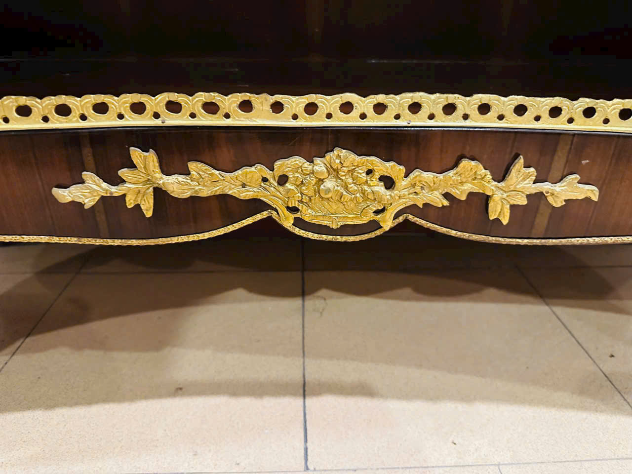 KỆ TIVI TÂN CỔ ĐIỂN