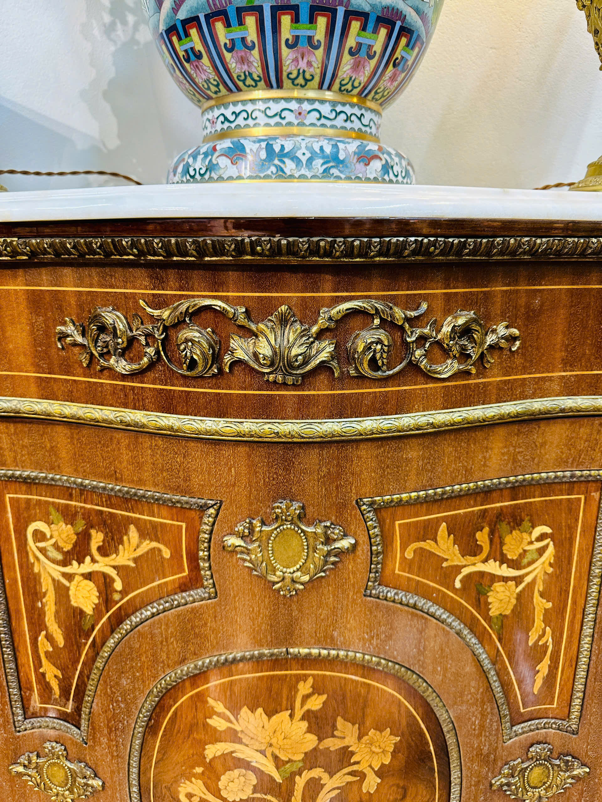 [PH0045] Kệ Gỗ Sồi Khảm Hoa Văn