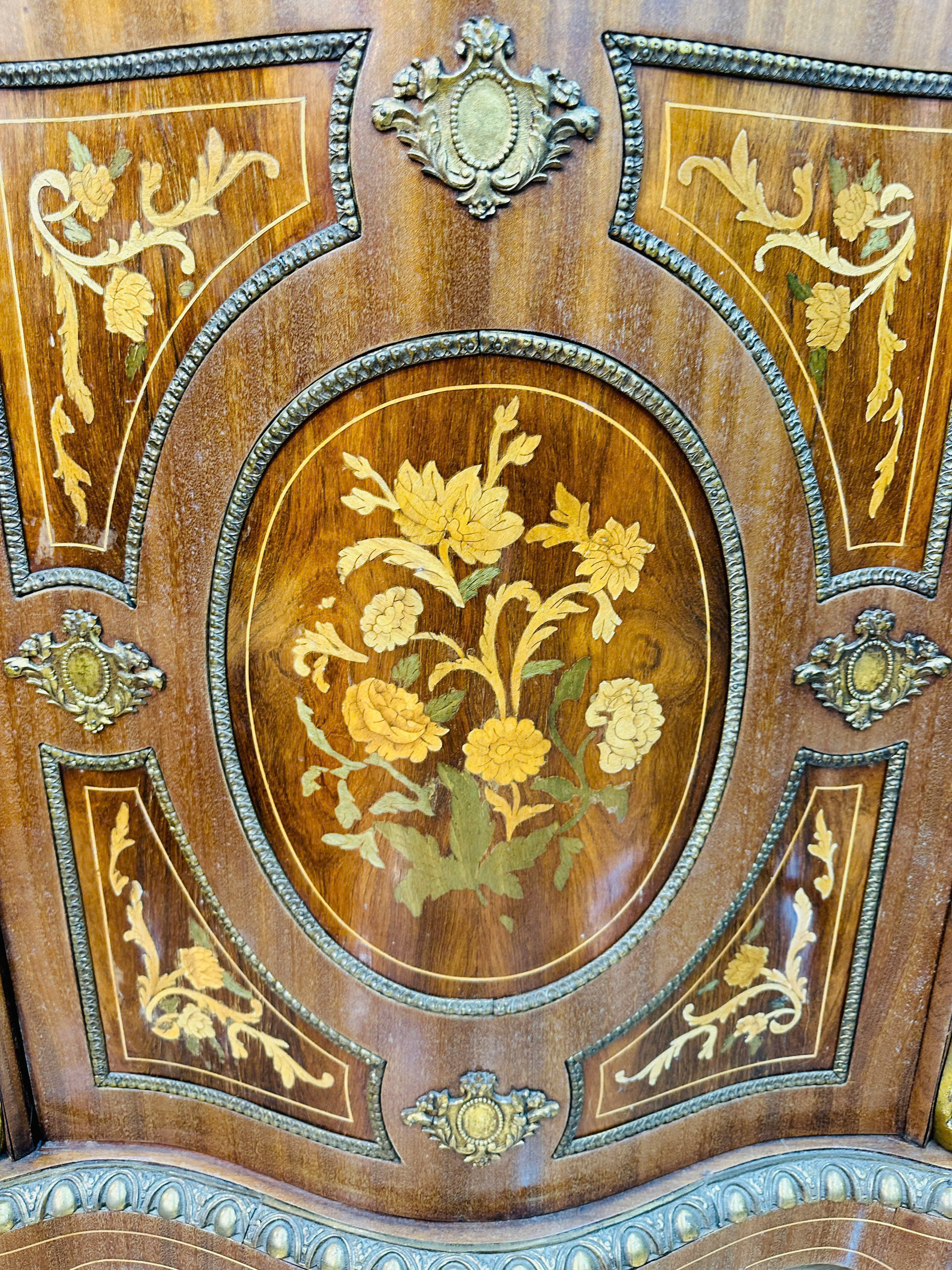 [PH0045] Kệ Gỗ Sồi Khảm Hoa Văn