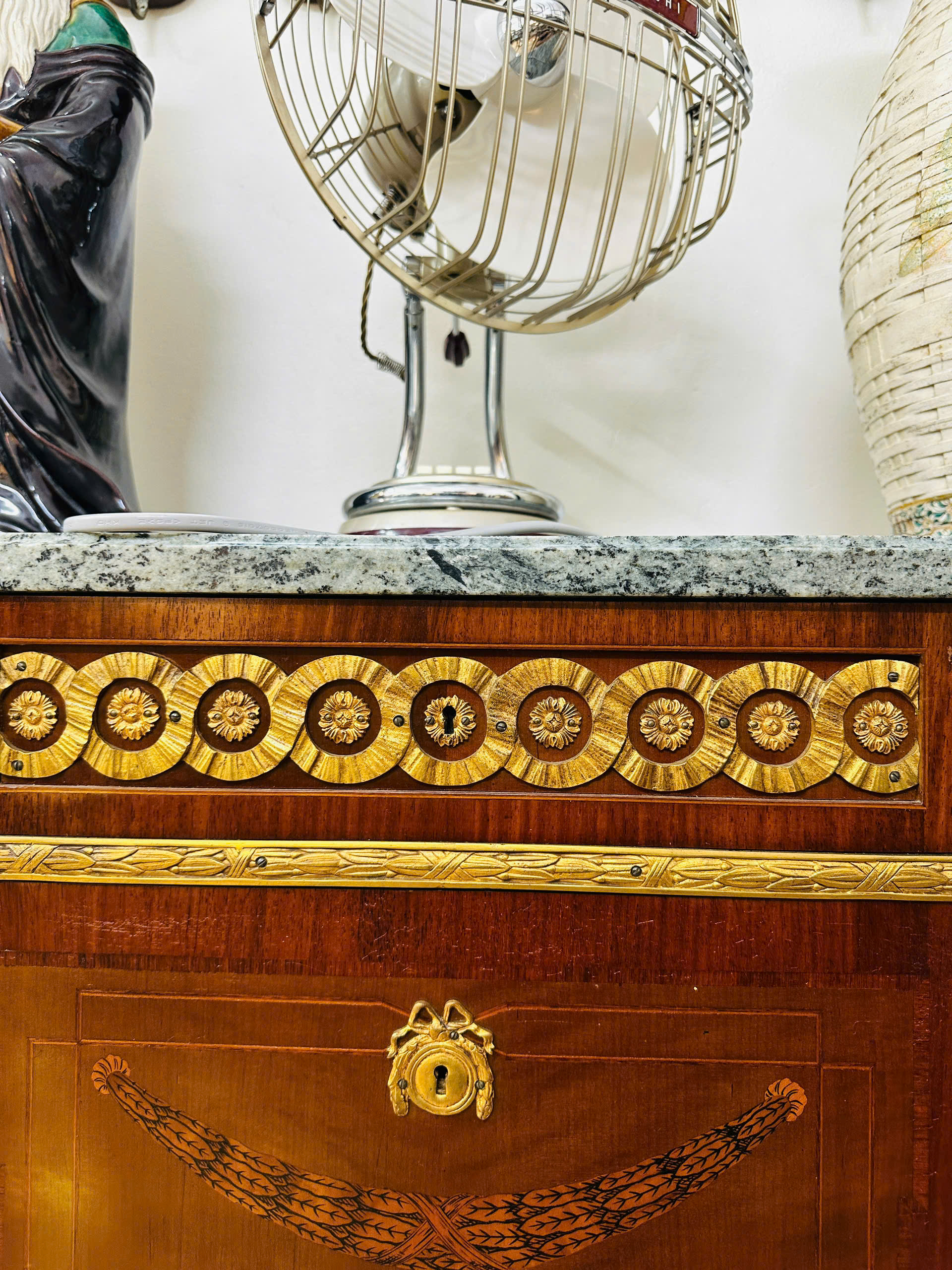 [PH0064]  Kệ Gỗ Mặt Đá Châu Âu