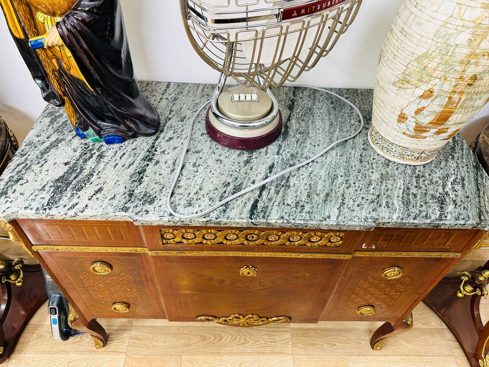 [PH0064]  Kệ Gỗ Mặt Đá Châu Âu