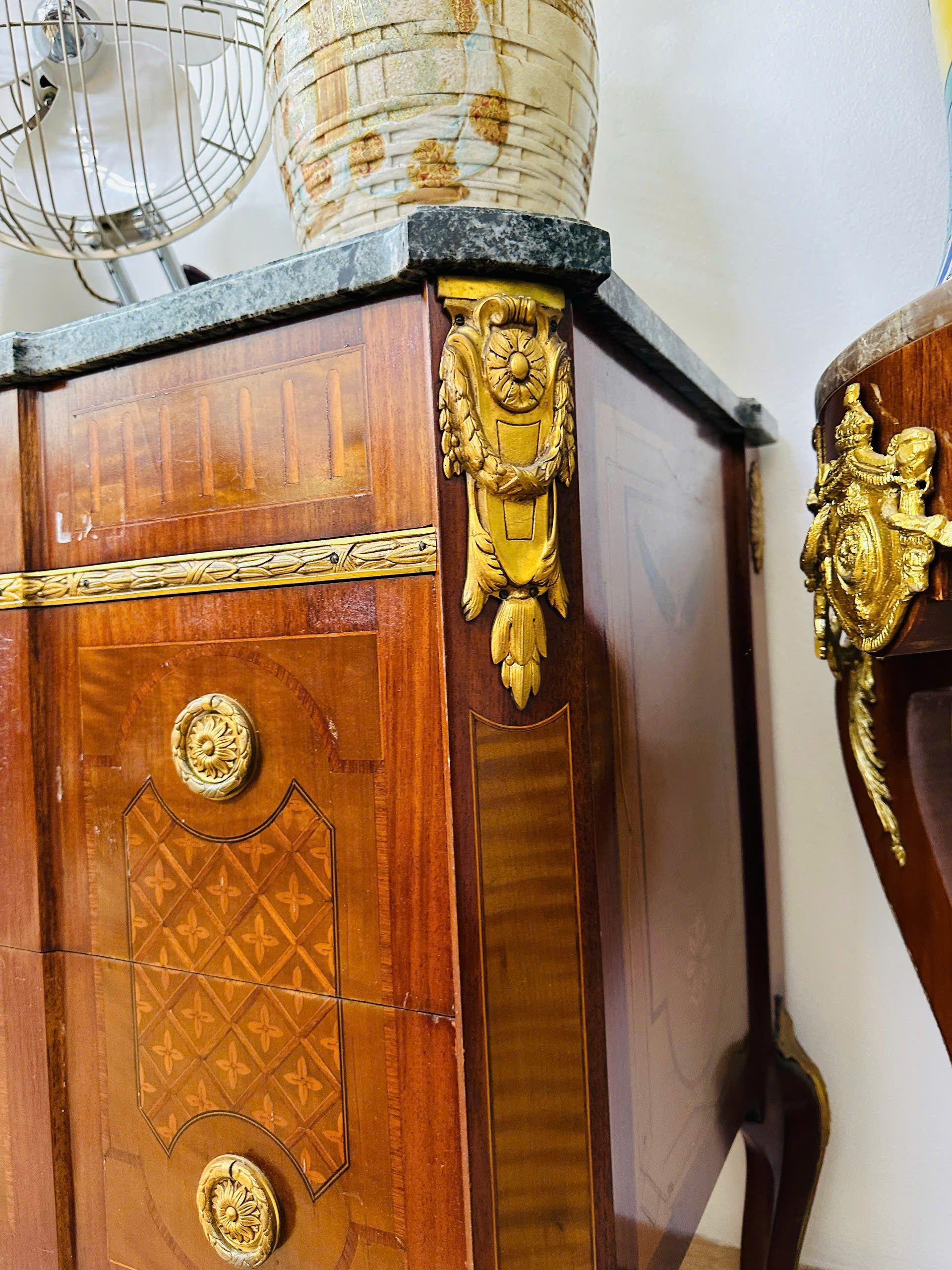 [PH0064]  Kệ Gỗ Mặt Đá Châu Âu