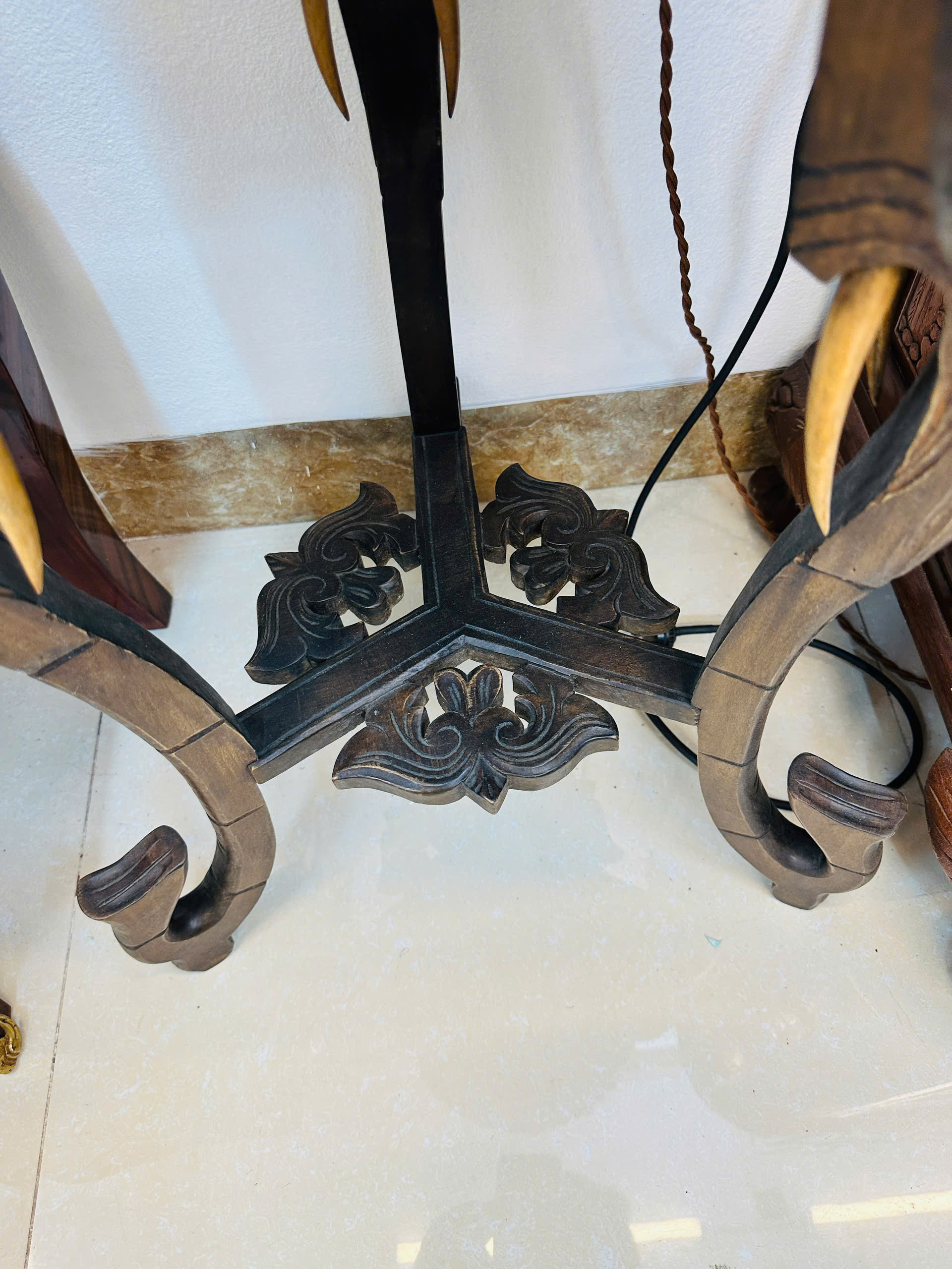 [PH0190]  Đôn Gỗ 3 Chân Cổ Điển