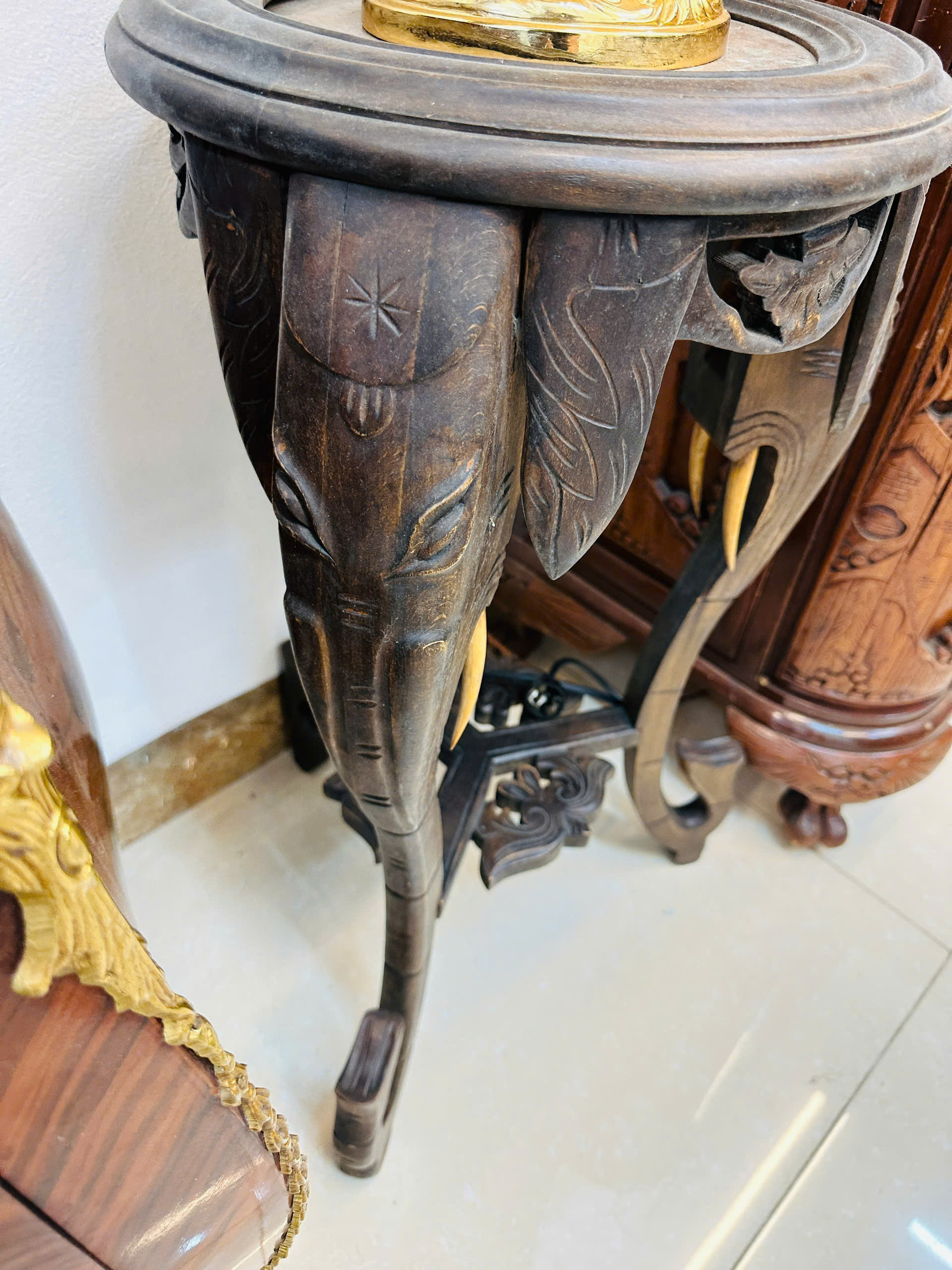 [PH0190]  Đôn Gỗ 3 Chân Cổ Điển