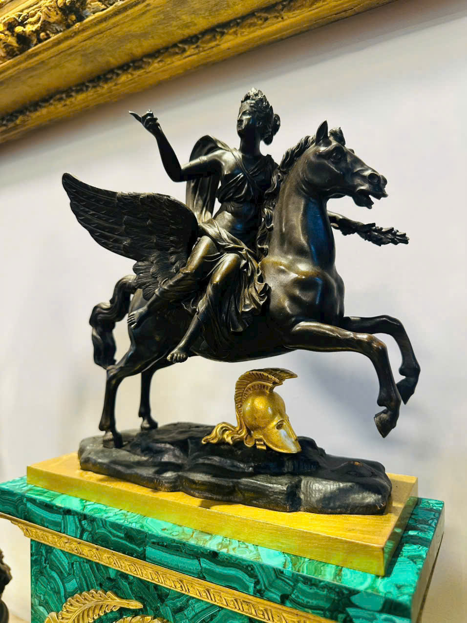 ĐỒNG HỒ TƯỢNG PEGASUS