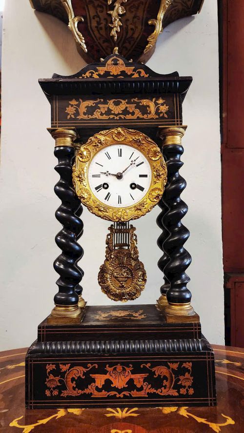 ĐỒNG HỒ KHẢI HOÀN MÔN TK19 – BIỂU TƯỢNG CHIẾN THẮNG