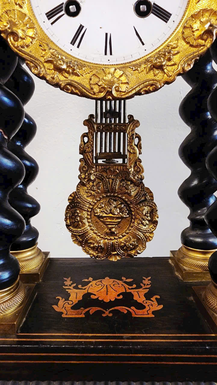 ĐỒNG HỒ KHẢI HOÀN MÔN TK19 – BIỂU TƯỢNG CHIẾN THẮNG