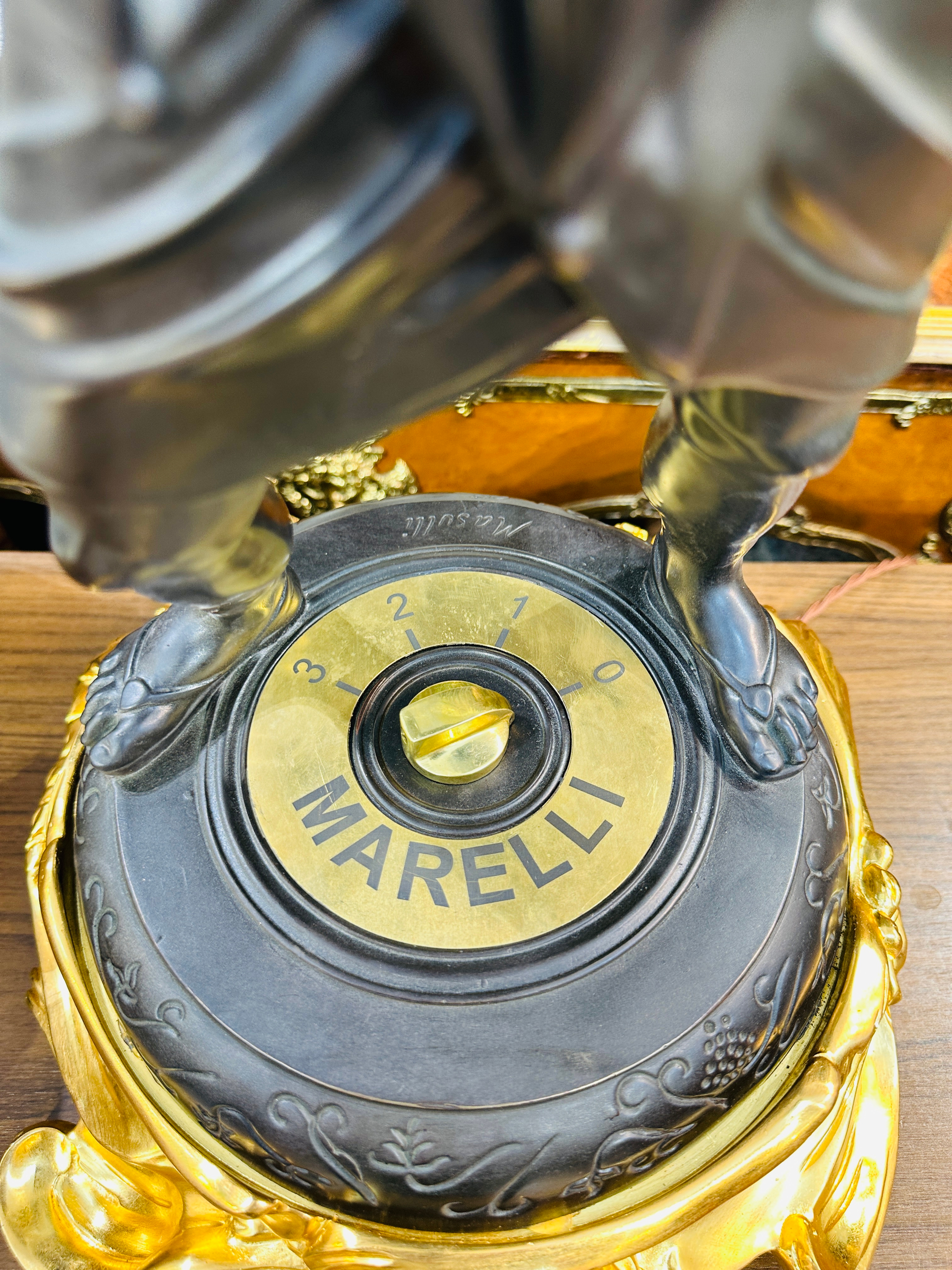 [A0011] Quạt Tượng Marelli Cẩm Tay