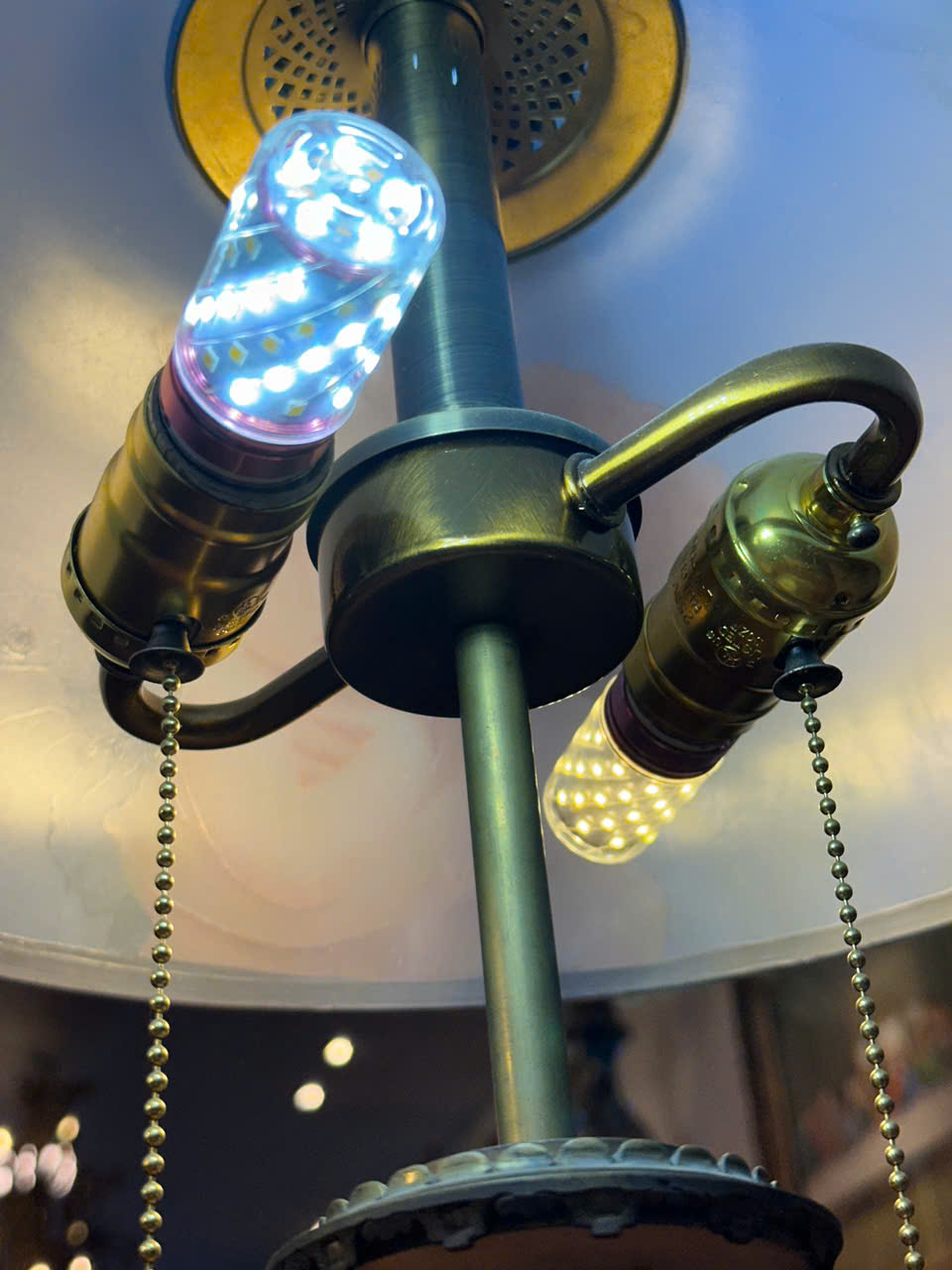 Đèn Tiffany Cổ Điển Sang Trọng