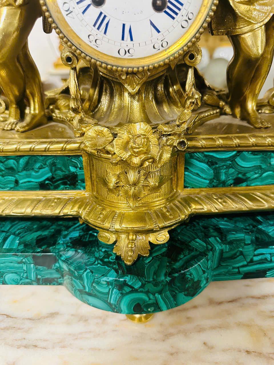 Đồng Hồ Để Bàn Cổ Điển Sang Trọng