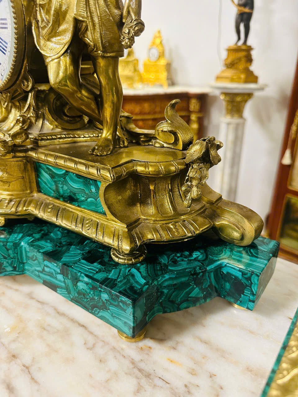 Đồng Hồ Để Bàn Cổ Điển Sang Trọng