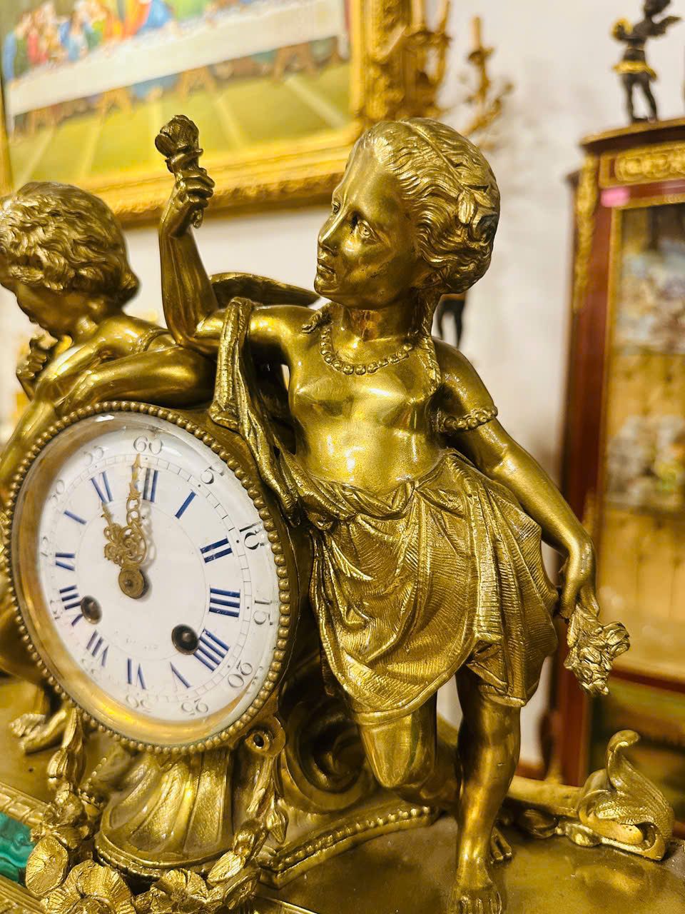 Đồng Hồ Để Bàn Cổ Điển Sang Trọng