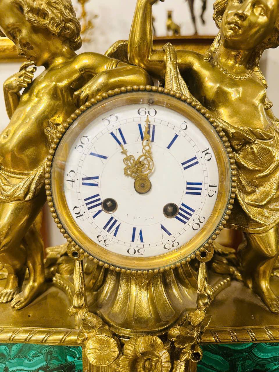 Đồng Hồ Để Bàn Cổ Điển Sang Trọng