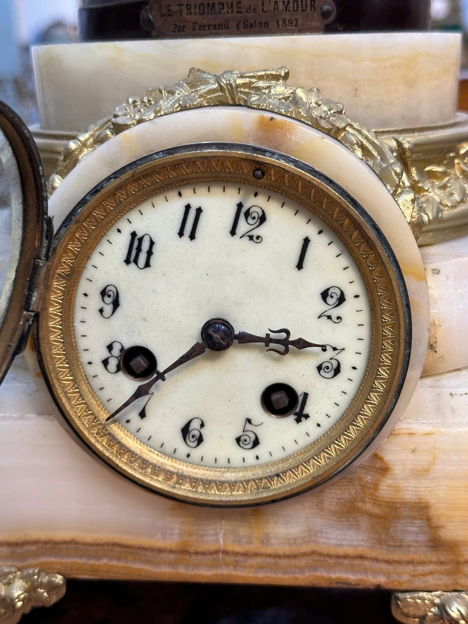 Đồng Hồ Cổ Điển – Biểu Tượng Đẳng Cấp Hoàng Gia