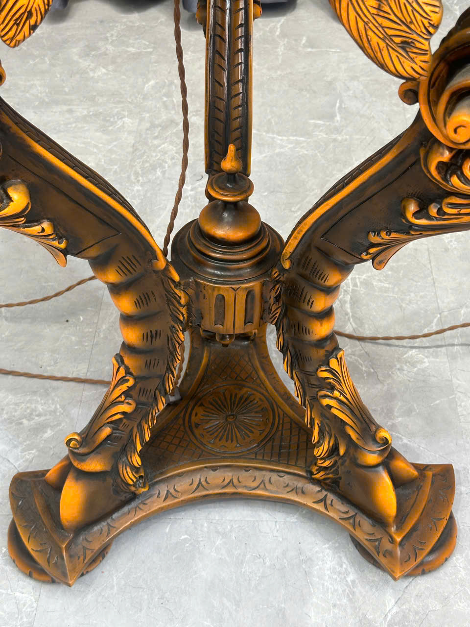 Đôi Đèn Tiffany Kính Màu Cao Cấp – Tuyệt Tác Nghệ Thuật Châu Âu