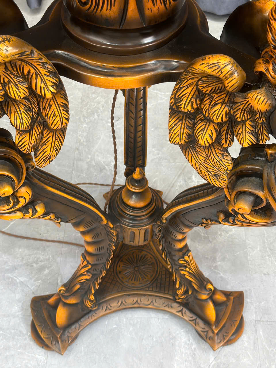 Đôi Đèn Tiffany Kính Màu Cao Cấp – Tuyệt Tác Nghệ Thuật Châu Âu