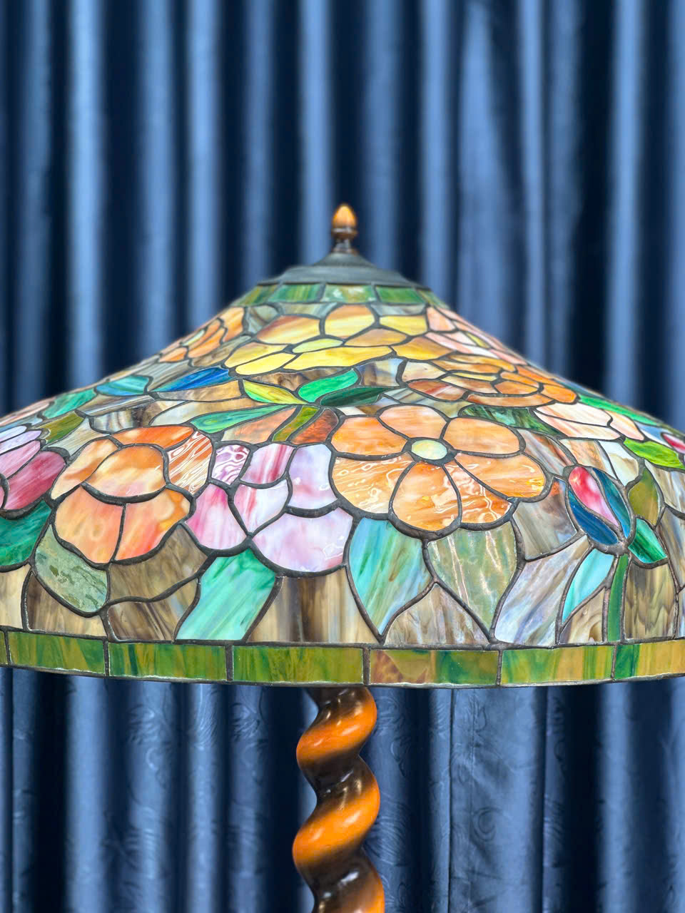 Đôi Đèn Tiffany Kính Màu Cao Cấp – Tuyệt Tác Nghệ Thuật Châu Âu