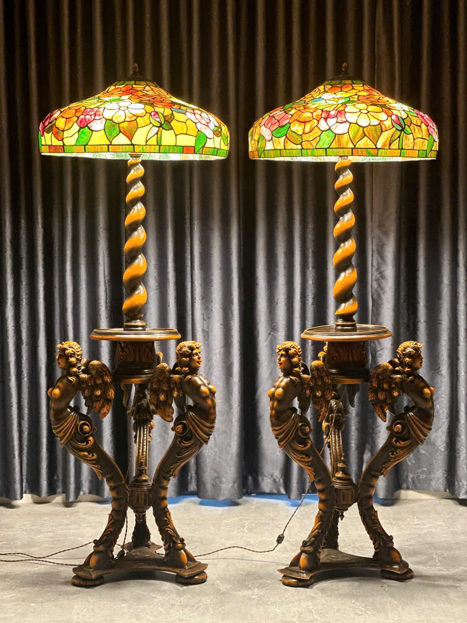 Đôi Đèn Tiffany Kính Màu Cao Cấp – Tuyệt Tác Nghệ Thuật Châu Âu