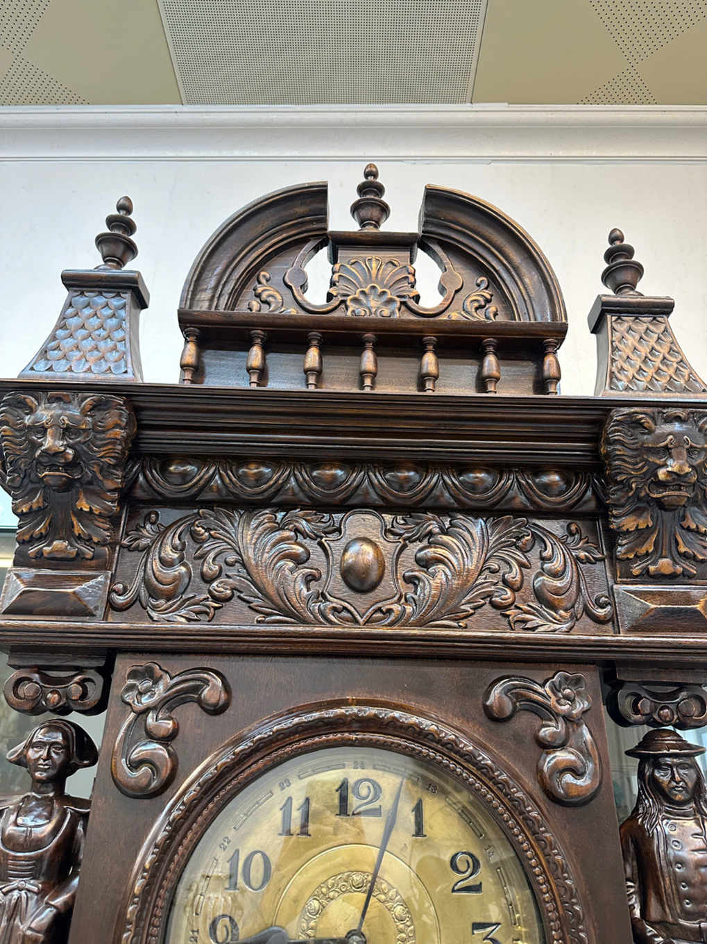 Đồng Hồ Tủ Châu Âu Cổ Điển