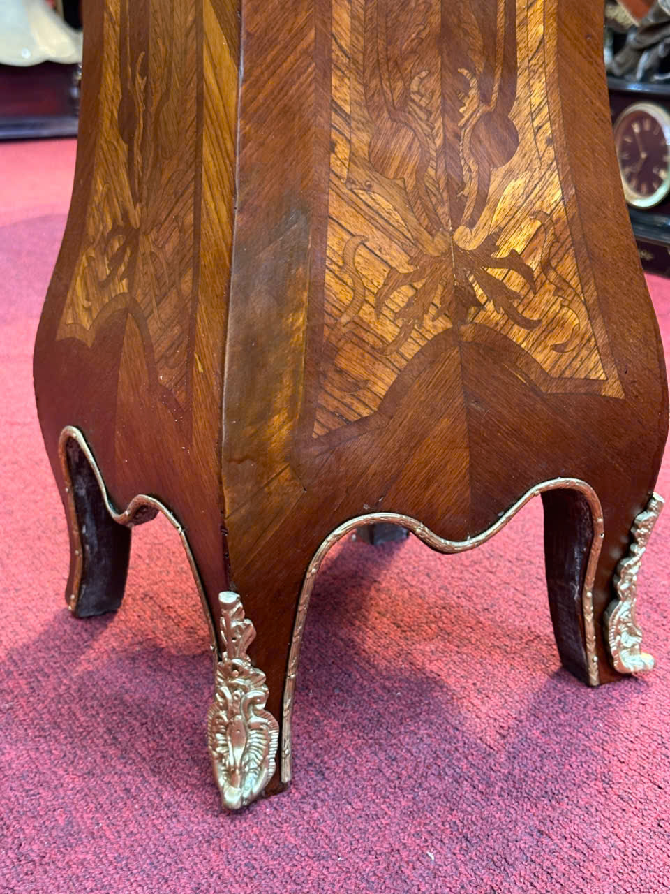 Đôn Cổ Châu Âu Đẳng Cấp – Điểm Nhấn Sang Trọng