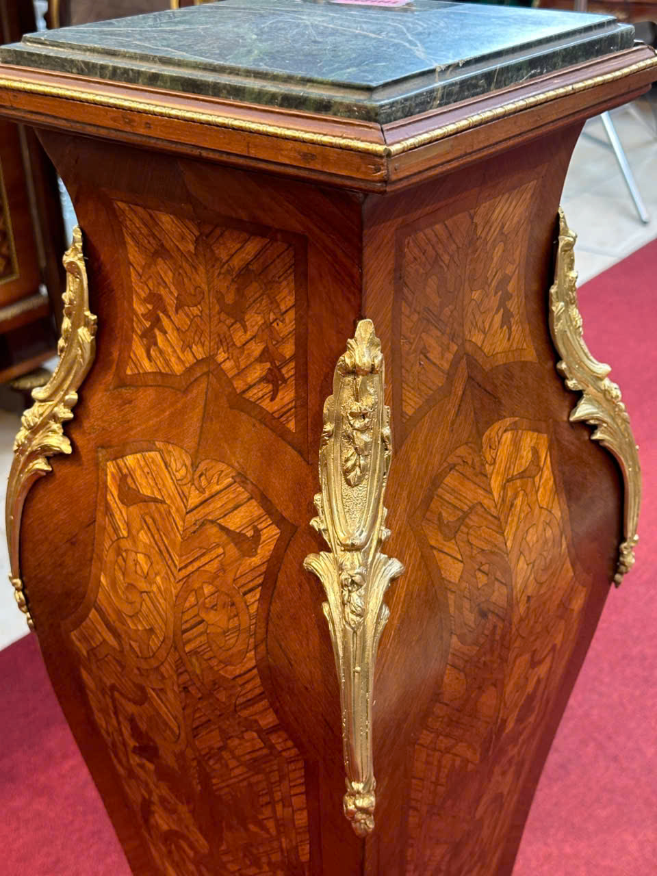 Đôn Cổ Châu Âu Đẳng Cấp – Điểm Nhấn Sang Trọng