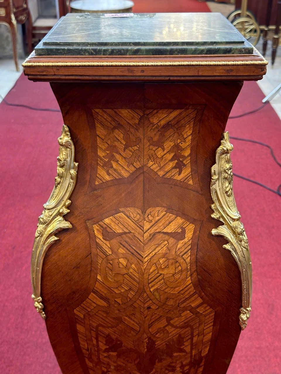 Đôn Cổ Châu Âu Đẳng Cấp – Điểm Nhấn Sang Trọng