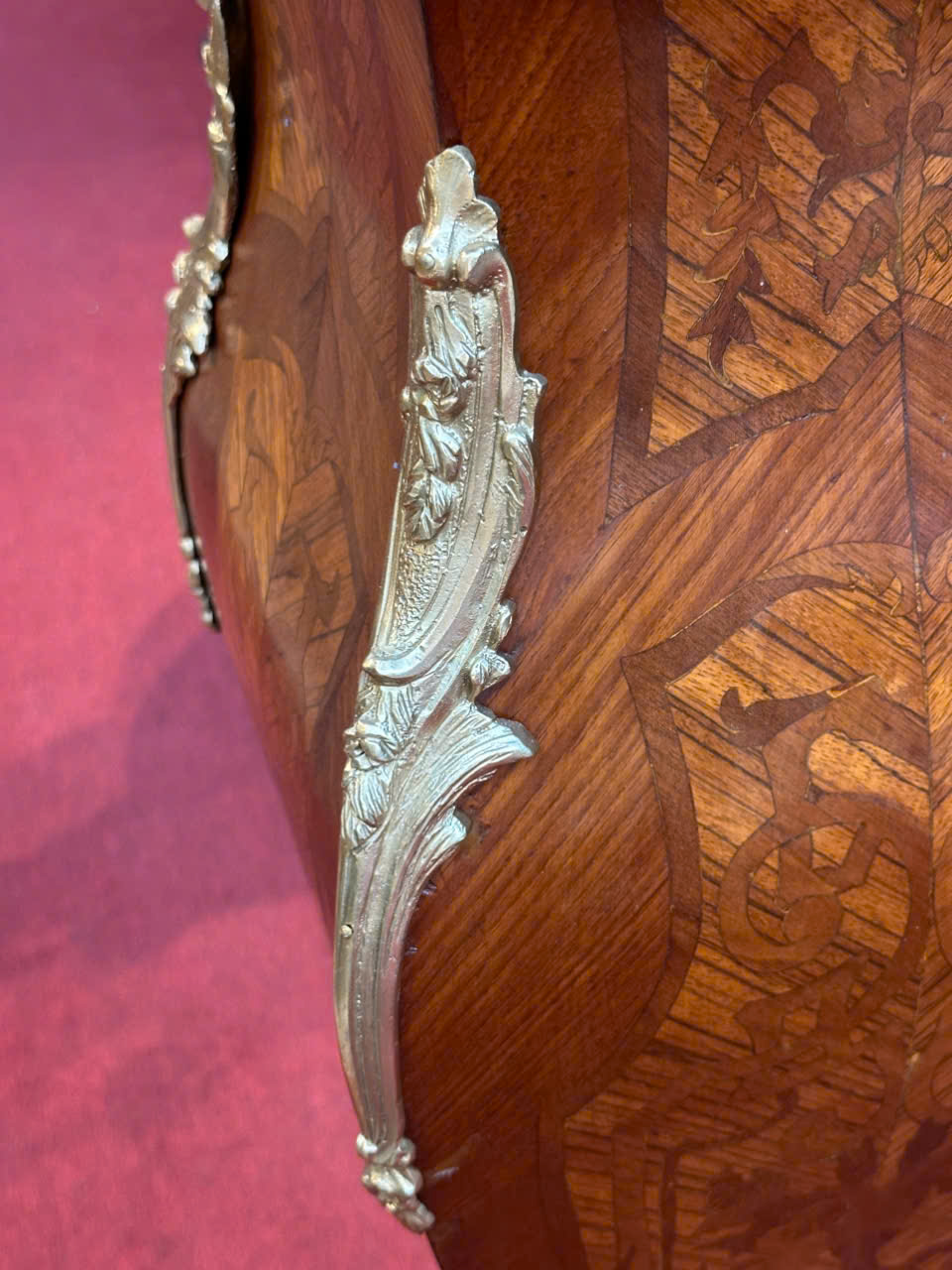 Đôn Cổ Châu Âu Đẳng Cấp – Điểm Nhấn Sang Trọng