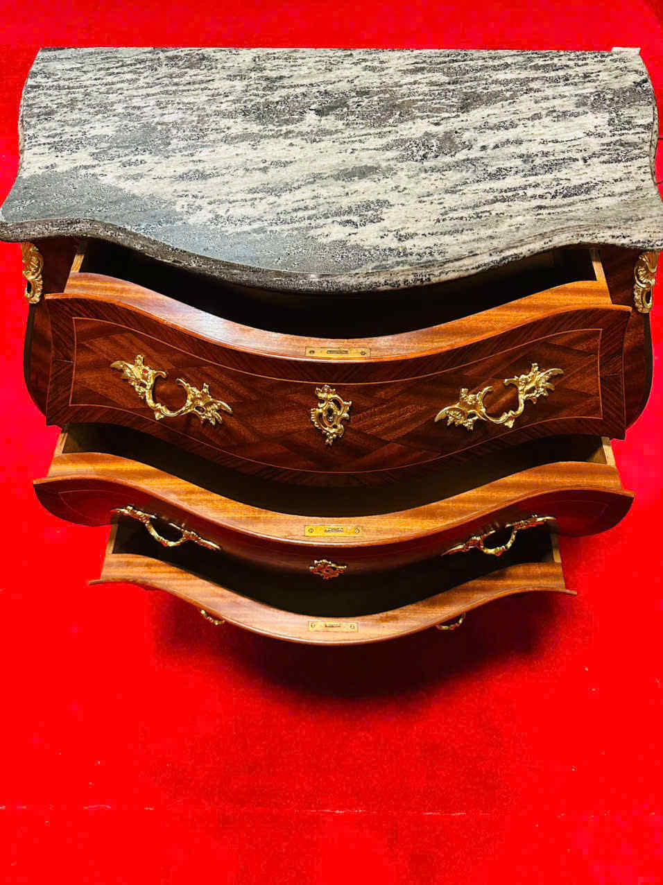Đôn Pháp Xưa – Vẻ Đẹp Rococo Sang Trọng Và Đầy Quyến Rũ [TH3407]