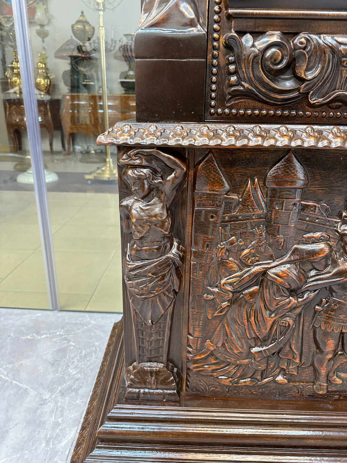 Đồng Hồ Tủ Châu Âu Cổ Điển