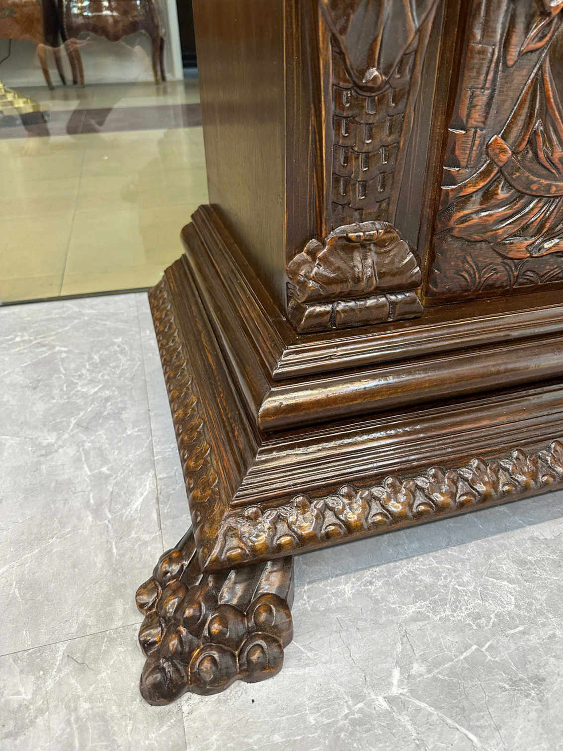 Đồng Hồ Tủ Châu Âu Cổ Điển