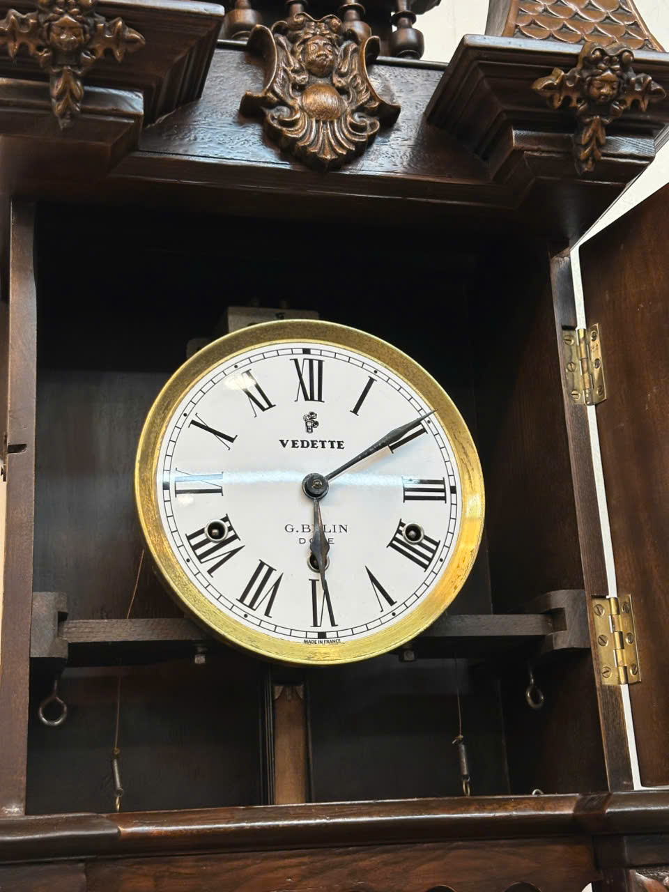 Đồng Hồ Cổ Veddet: Vẻ Đẹp Vượt Thời Gian