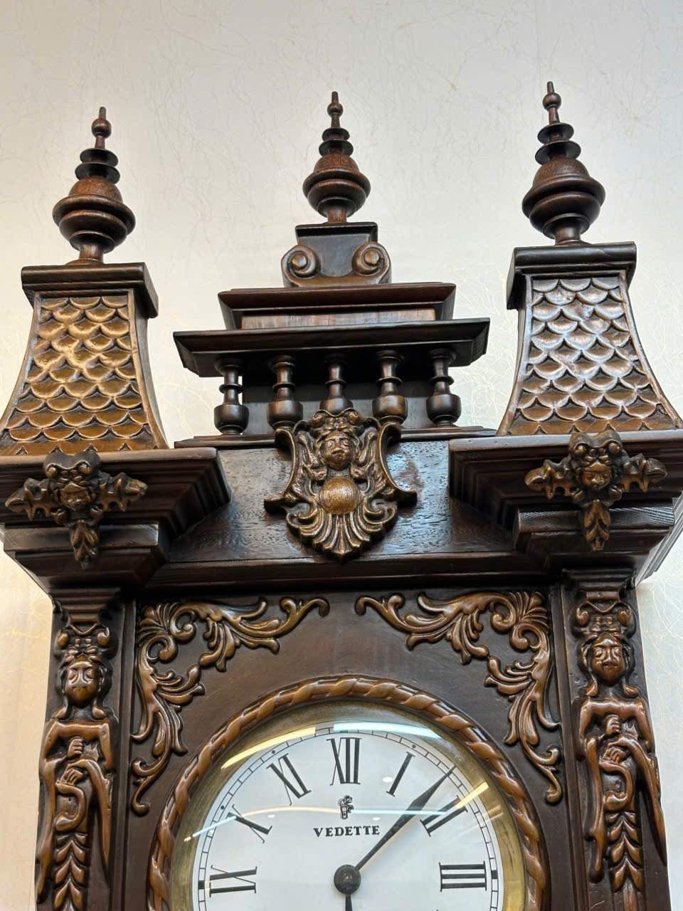 Đồng Hồ Cổ Veddet: Vẻ Đẹp Vượt Thời Gian