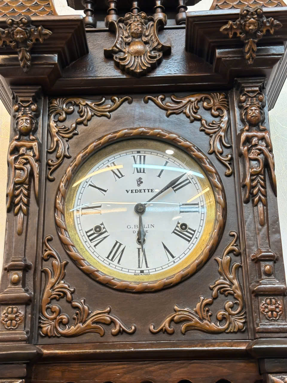 Đồng Hồ Cổ Veddet: Vẻ Đẹp Vượt Thời Gian